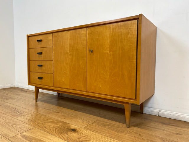 WMK I Versand 85€ I Stilvolles helles Mid-Century Sideboard mit Schubladen von VEB Südthüringer Möbelwerken, 1965 I Kommode Schrank Anrichte TV Bank Lowboard Cabinet 60er Vintage DDR Berlin Köln Trier