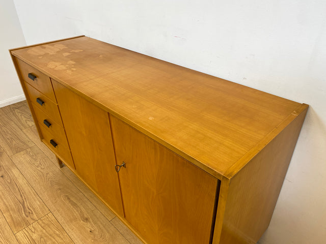 WMK I Versand 85€ I Stilvolles helles Mid-Century Sideboard mit Schubladen von VEB Südthüringer Möbelwerken, 1965 I Kommode Schrank Anrichte TV Bank Lowboard Cabinet 60er Vintage DDR Berlin Köln Trier