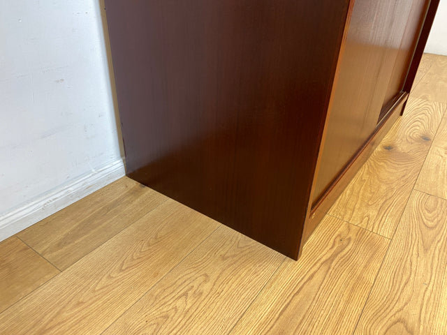 WMK I Hochwertiger hoher skandinavischer Kleiderschrank in Mahagoni mit Aufsatz und Schiebetüren I Schrank Wardrobe Schlafzimmer Wäsche Danish Design Mid-Century Vintage Berlin Düsseldorf München Jena