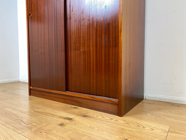 WMK I Hochwertiger hoher skandinavischer Kleiderschrank in Mahagoni mit Aufsatz und Schiebetüren I Schrank Wardrobe Schlafzimmer Wäsche Danish Design Mid-Century Vintage Berlin Düsseldorf München Jena