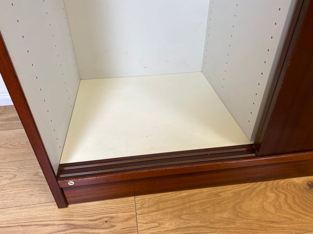 WMK I Hochwertiger hoher skandinavischer Kleiderschrank in Mahagoni mit Aufsatz und Schiebetüren I Schrank Wardrobe Schlafzimmer Wäsche Danish Design Mid-Century Vintage Berlin Düsseldorf München Jena