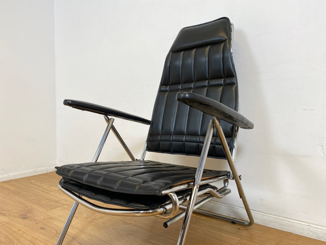WMK I Hochwertiger italienischer 70er Jahre Designer Klappstuhl von Maule Marga in schwarzem Skai auf Chrom I Klappsessel Sessel Stuhl Liege Relax Sonnenliege Sun Chair Kunst Leder Space Age Vintage