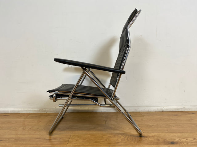 WMK I Hochwertiger italienischer 70er Jahre Designer Klappstuhl von Maule Marga in schwarzem Skai auf Chrom I Klappsessel Sessel Stuhl Liege Relax Sonnenliege Sun Chair Kunst Leder Space Age Vintage