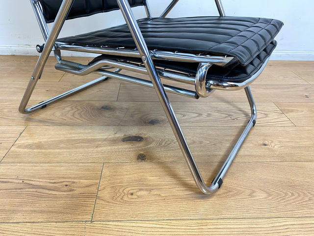 WMK I Hochwertiger italienischer 70er Jahre Designer Klappstuhl von Maule Marga in schwarzem Skai auf Chrom I Klappsessel Sessel Stuhl Liege Relax Sonnenliege Sun Chair Kunst Leder Space Age Vintage