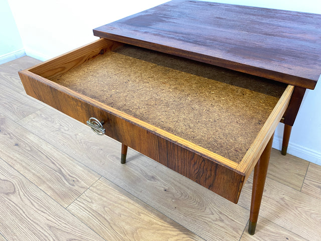 WMK # Sehr hübsche kleine Mid-Century Kommode in Nussbaum und Mahagoni mit Schublade und hübschem Messinggriff # Schränkchen Beistelltisch Nachttisch Nachtschrank Nachtkommode Ablage 50er 60er Vintage