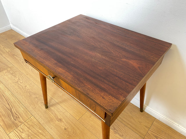 WMK # Sehr hübsche kleine Mid-Century Kommode in Nussbaum und Mahagoni mit Schublade und hübschem Messinggriff # Schränkchen Beistelltisch Nachttisch Nachtschrank Nachtkommode Ablage 50er 60er Vintage