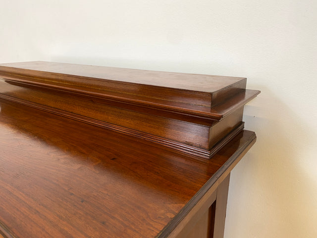 WMK # Wunderschöne und gut erhaltene kleine antike Anrichte aus Nussbaum mit Schublade, Ausziehplatte & Messingbeschlägen, um 1910 # Kommode Schrank Flurkommode Buffet Büfett Theke Jugendstil Vintage