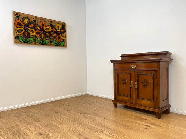 WMK # Wunderschöne und gut erhaltene kleine antike Anrichte aus Nussbaum mit Schublade, Ausziehplatte & Messingbeschlägen, um 1910 # Kommode Schrank Flurkommode Buffet Büfett Theke Jugendstil Vintage