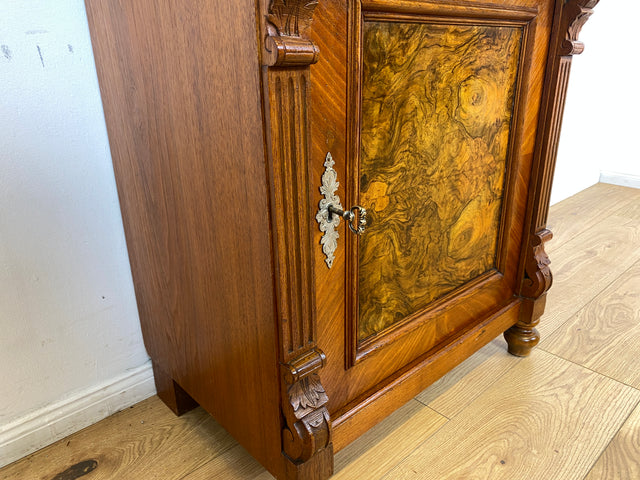 WMK I Vornehme kleine antike Kommode aus vollem Holz in Nussbaumwurzel mit Schublade , um 1880 I Schrank Schränkchen Ablage Flur Wäsche Vertiko Gründerzeit Historismus Vintage Berlin München Dresden