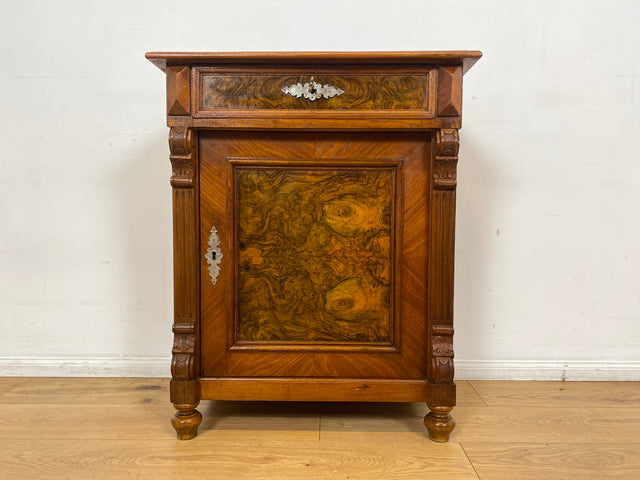 WMK I Vornehme kleine antike Kommode aus vollem Holz in Nussbaumwurzel mit Schublade , um 1880 I Schrank Schränkchen Ablage Flur Wäsche Vertiko Gründerzeit Historismus Vintage Berlin München Dresden