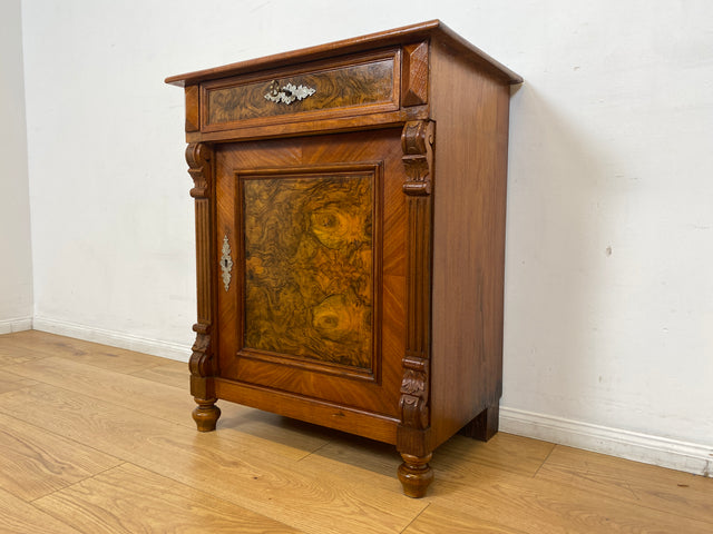 WMK I Vornehme kleine antike Kommode aus vollem Holz in Nussbaumwurzel mit Schublade , um 1880 I Schrank Schränkchen Ablage Flur Wäsche Vertiko Gründerzeit Historismus Vintage Berlin München Dresden