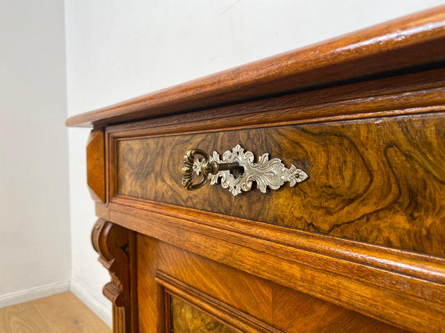 WMK I Vornehme kleine antike Kommode aus vollem Holz in Nussbaumwurzel mit Schublade , um 1880 I Schrank Schränkchen Ablage Flur Wäsche Vertiko Gründerzeit Historismus Vintage Berlin München Dresden