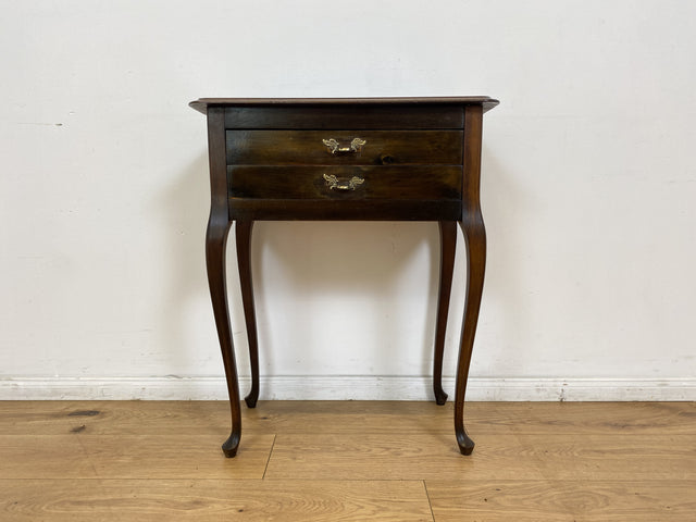 WMK # Elegante und gut erhaltene kleine antike Kommode aus vollem Holz mit Schubladen und geschwungenen Cabriole-Beinen # Beistelltisch Flurkommode Konsole Konsolentisch Barock Chippendale Vintage