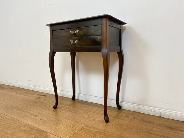 WMK # Elegante und gut erhaltene kleine antike Kommode aus vollem Holz mit Schubladen und geschwungenen Cabriole-Beinen # Beistelltisch Flurkommode Konsole Konsolentisch Barock Chippendale Vintage
