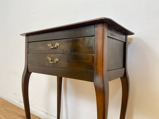 WMK # Elegante und gut erhaltene kleine antike Kommode aus vollem Holz mit Schubladen und geschwungenen Cabriole-Beinen # Beistelltisch Flurkommode Konsole Konsolentisch Barock Chippendale Vintage