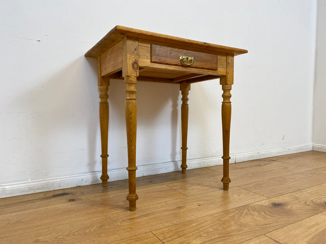 WMK # Hübsche kleine antike Kommode aus vollem Holz mit Schublade und gedrechselten Füßen und Messinggriff # Beistelltisch Flurkommode Konsole Konsolentisch Weichholz Biedermeier Jugendstil Vintage