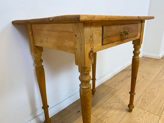 WMK # Hübsche kleine antike Kommode aus vollem Holz mit Schublade und gedrechselten Füßen und Messinggriff # Beistelltisch Flurkommode Konsole Konsolentisch Weichholz Biedermeier Jugendstil Vintage