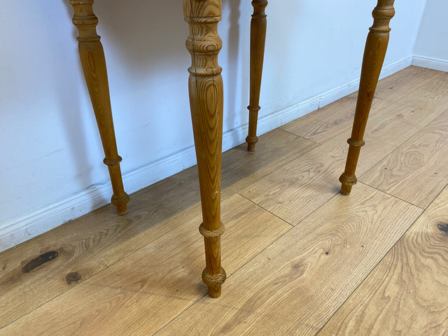 WMK # Hübsche kleine antike Kommode aus vollem Holz mit Schublade und gedrechselten Füßen und Messinggriff # Beistelltisch Flurkommode Konsole Konsolentisch Weichholz Biedermeier Jugendstil Vintage