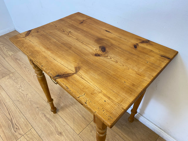 WMK # Hübsche kleine antike Kommode aus vollem Holz mit Schublade und gedrechselten Füßen und Messinggriff # Beistelltisch Flurkommode Konsole Konsolentisch Weichholz Biedermeier Jugendstil Vintage