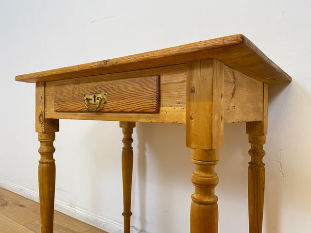WMK # Hübsche kleine antike Kommode aus vollem Holz mit Schublade und gedrechselten Füßen und Messinggriff # Beistelltisch Flurkommode Konsole Konsolentisch Weichholz Biedermeier Jugendstil Vintage