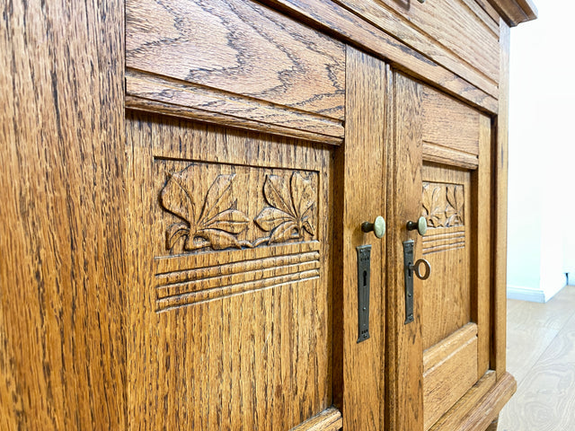 WMK I Besonders schöne, kleine dänische Jugendstil Anrichte aus vollem Eichenholz mit Aufsatz I Schrank Kommode Sideboard Wäschekommode Wickelkommode Antik Gründerzeit Vintage Berlin Leipzig Bayern