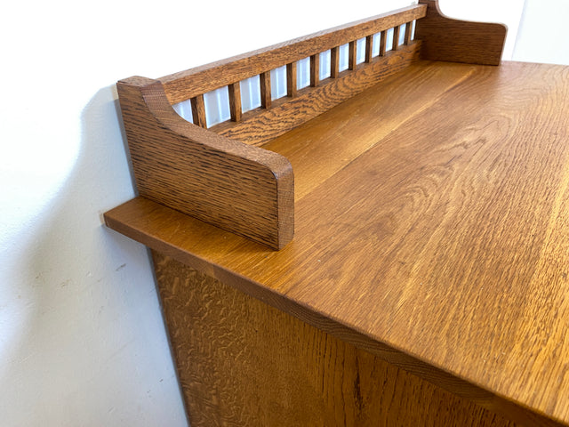 WMK I Besonders schöne, kleine dänische Jugendstil Anrichte aus vollem Eichenholz mit Aufsatz I Schrank Kommode Sideboard Wäschekommode Wickelkommode Antik Gründerzeit Vintage Berlin Leipzig Bayern
