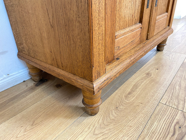 WMK I Besonders schöne, kleine dänische Jugendstil Anrichte aus vollem Eichenholz mit Aufsatz I Schrank Kommode Sideboard Wäschekommode Wickelkommode Antik Gründerzeit Vintage Berlin Leipzig Bayern