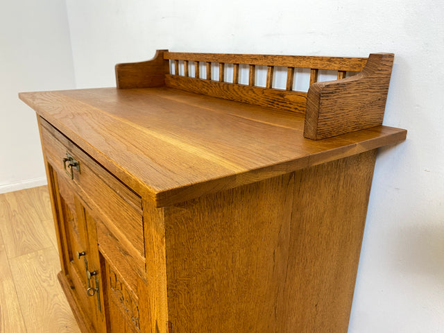 WMK I Besonders schöne, kleine dänische Jugendstil Anrichte aus vollem Eichenholz mit Aufsatz I Schrank Kommode Sideboard Wäschekommode Wickelkommode Antik Gründerzeit Vintage Berlin Leipzig Bayern