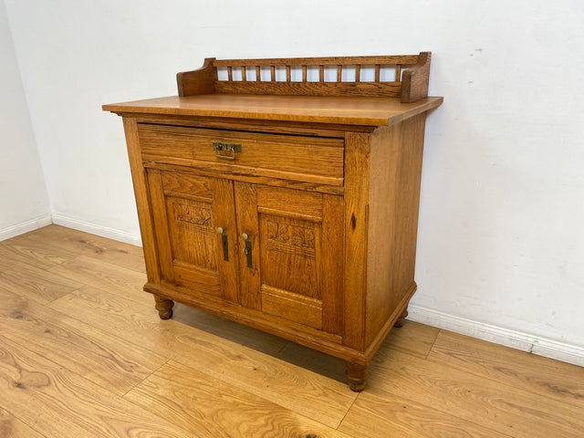 WMK I Besonders schöne, kleine dänische Jugendstil Anrichte aus vollem Eichenholz mit Aufsatz I Schrank Kommode Sideboard Wäschekommode Wickelkommode Antik Gründerzeit Vintage Berlin Leipzig Bayern