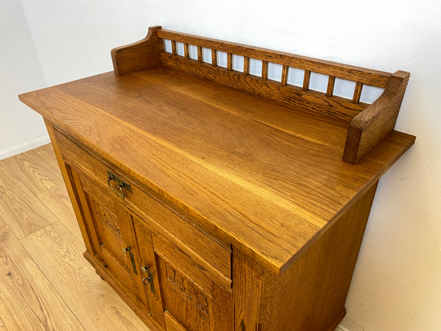 WMK I Besonders schöne, kleine dänische Jugendstil Anrichte aus vollem Eichenholz mit Aufsatz I Schrank Kommode Sideboard Wäschekommode Wickelkommode Antik Gründerzeit Vintage Berlin Leipzig Bayern