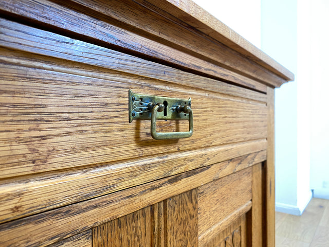 WMK I Besonders schöne, kleine dänische Jugendstil Anrichte aus vollem Eichenholz mit Aufsatz I Schrank Kommode Sideboard Wäschekommode Wickelkommode Antik Gründerzeit Vintage Berlin Leipzig Bayern
