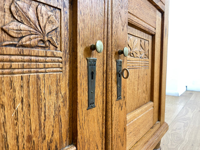 WMK I Besonders schöne, kleine dänische Jugendstil Anrichte aus vollem Eichenholz mit Aufsatz I Schrank Kommode Sideboard Wäschekommode Wickelkommode Antik Gründerzeit Vintage Berlin Leipzig Bayern