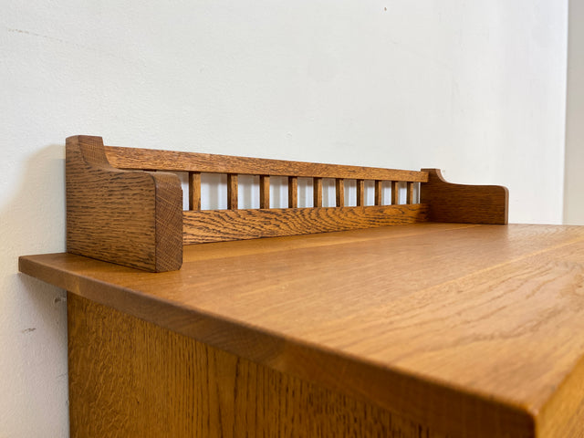 WMK I Besonders schöne, kleine dänische Jugendstil Anrichte aus vollem Eichenholz mit Aufsatz I Schrank Kommode Sideboard Wäschekommode Wickelkommode Antik Gründerzeit Vintage Berlin Leipzig Bayern