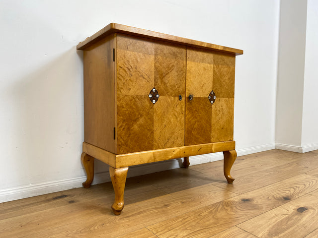 WMK # Besonders schöne & gut erhaltene kleine dänische antike Anrichte aus vollem Holz mit edlen Intarsien & Perlmutt Arbeiten # Schrank Kommode Sideboard Wäschekommode Jugendstil Chippendale Vintage