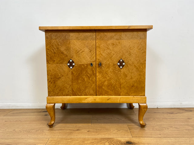 WMK # Besonders schöne & gut erhaltene kleine dänische antike Anrichte aus vollem Holz mit edlen Intarsien & Perlmutt Arbeiten # Schrank Kommode Sideboard Wäschekommode Jugendstil Chippendale Vintage
