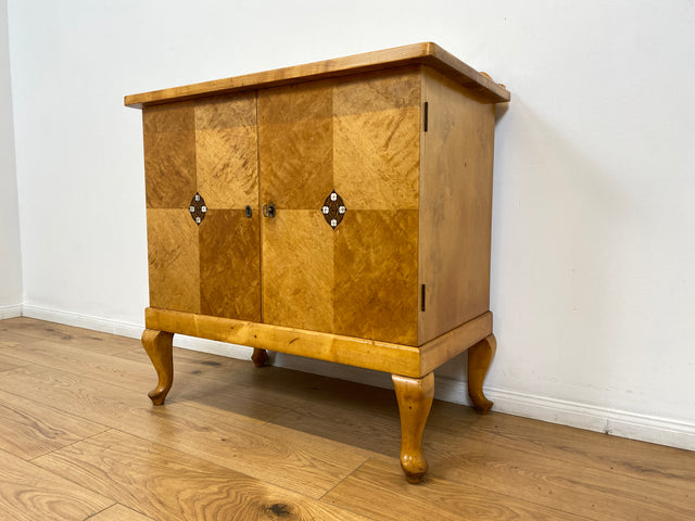 WMK # Besonders schöne & gut erhaltene kleine dänische antike Anrichte aus vollem Holz mit edlen Intarsien & Perlmutt Arbeiten # Schrank Kommode Sideboard Wäschekommode Jugendstil Chippendale Vintage