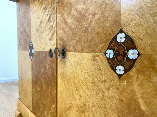 WMK # Besonders schöne & gut erhaltene kleine dänische antike Anrichte aus vollem Holz mit edlen Intarsien & Perlmutt Arbeiten # Schrank Kommode Sideboard Wäschekommode Jugendstil Chippendale Vintage
