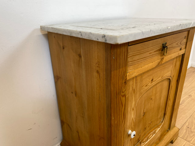 WMK Hübsche kleine dänische antike Kommode aus vollem Holz mit Marmor Auflage, Schublade und Messinggriffen # Marmorkommode Flurkommode Waschtisch Ablage Wickelkommode Weichholz Jugendstil Vintage