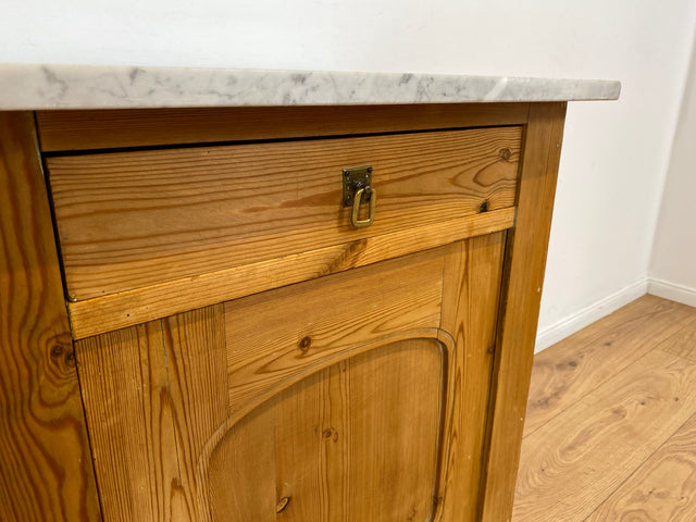 WMK Hübsche kleine dänische antike Kommode aus vollem Holz mit Marmor Auflage, Schublade und Messinggriffen # Marmorkommode Flurkommode Waschtisch Ablage Wickelkommode Weichholz Jugendstil Vintage