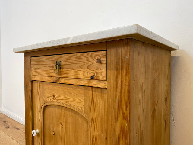 WMK Hübsche kleine dänische antike Kommode aus vollem Holz mit Marmor Auflage, Schublade und Messinggriffen # Marmorkommode Flurkommode Waschtisch Ablage Wickelkommode Weichholz Jugendstil Vintage