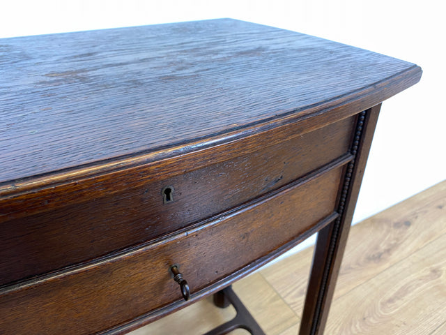 WMK # Formschöne und sehr gut erhaltene kleine dunkle antike Kommode aus vollem Holz mit abschließbaren Schubladen # Beistelltisch Nähkommode Flurkommode Schränkchen Telefontisch Jugendstil Vintage