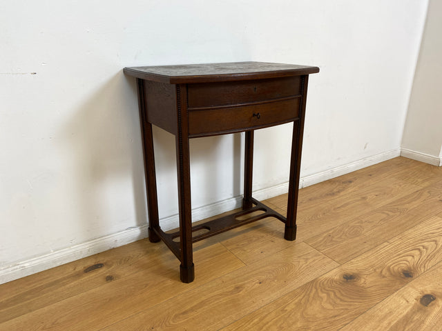 WMK # Formschöne und sehr gut erhaltene kleine dunkle antike Kommode aus vollem Holz mit abschließbaren Schubladen # Beistelltisch Nähkommode Flurkommode Schränkchen Telefontisch Jugendstil Vintage