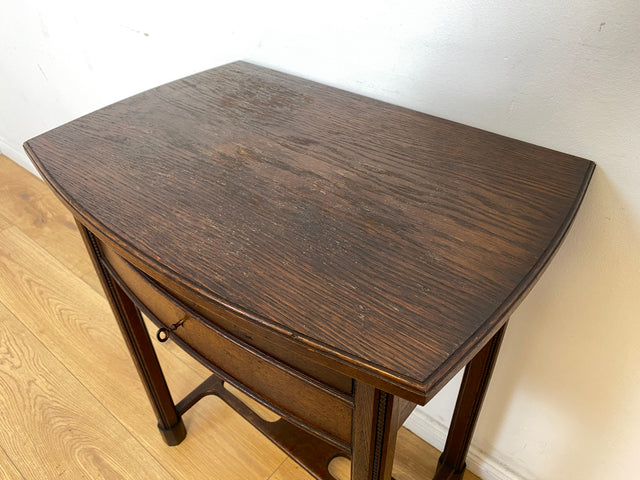 WMK # Formschöne und sehr gut erhaltene kleine dunkle antike Kommode aus vollem Holz mit abschließbaren Schubladen # Beistelltisch Nähkommode Flurkommode Schränkchen Telefontisch Jugendstil Vintage