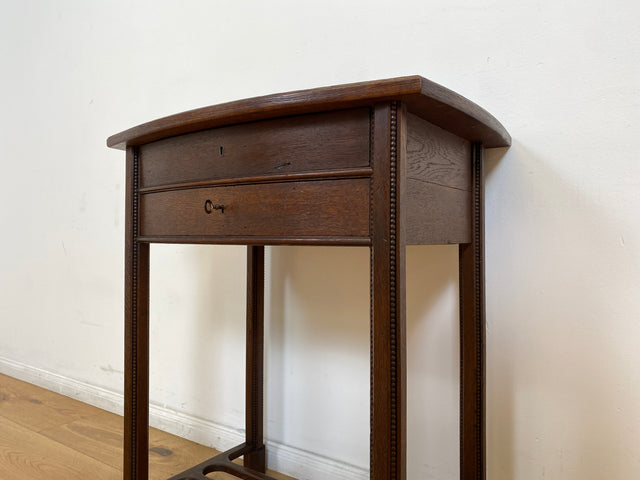 WMK # Formschöne und sehr gut erhaltene kleine dunkle antike Kommode aus vollem Holz mit abschließbaren Schubladen # Beistelltisch Nähkommode Flurkommode Schränkchen Telefontisch Jugendstil Vintage