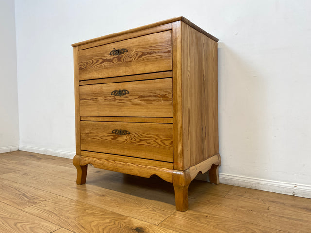 WMK I Wunderschöne kleine nordische antike Kommode aus vollem Holz mit Schubladen und Messingbeschlägen I Schrank Flur Weichholz Wäsche Bauern Landhaus Vintage Biedermeier Berlin Bielefeld Düsseldorf