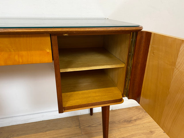 WMK Formschöner und sehr gut erhaltener kleiner Mid-Century Schminktisch von VEB Heidenau mit abnehm. Glasauflage # Frisierkommode Schreibtisch Desk Sekretär Dominia Rockabilly Vintage Retro 50er 60er