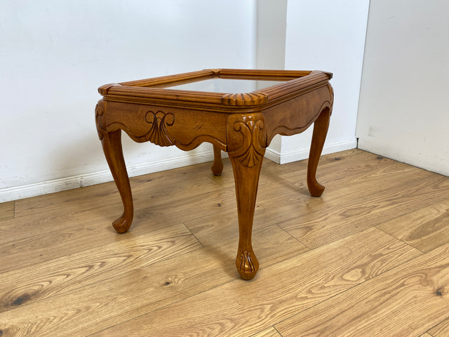 WMK # Wunderschöner, hochwertiger und sehr gut erhaltener kleiner Vintage Couchtisch in antikem Stil, massiv & handverziert # Beistelltisch Wohnzimmertisch Glastisch Coffee Table Chippendale Stilmöbel