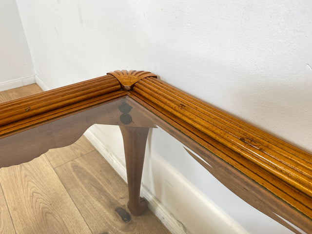 WMK # Wunderschöner, hochwertiger und sehr gut erhaltener kleiner Vintage Couchtisch in antikem Stil, massiv & handverziert # Beistelltisch Wohnzimmertisch Glastisch Coffee Table Chippendale Stilmöbel