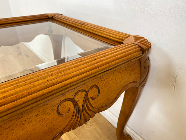 WMK # Wunderschöner, hochwertiger und sehr gut erhaltener kleiner Vintage Couchtisch in antikem Stil, massiv & handverziert # Beistelltisch Wohnzimmertisch Glastisch Coffee Table Chippendale Stilmöbel