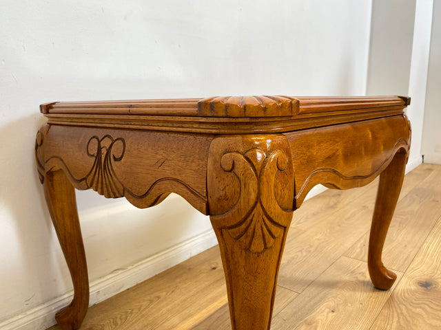 WMK # Wunderschöner, hochwertiger und sehr gut erhaltener kleiner Vintage Couchtisch in antikem Stil, massiv & handverziert # Beistelltisch Wohnzimmertisch Glastisch Coffee Table Chippendale Stilmöbel